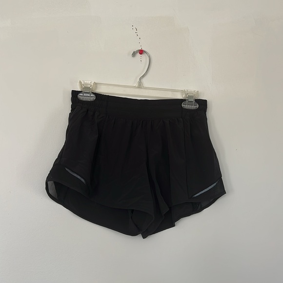 Lululemon Hotty Hot Short II *2.5" Black | SIZE: 8 y’all - Picture 5 of 6